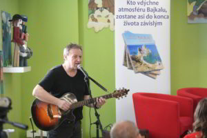 Kultúrne podujatie svojím vystúpením spestril žilinský pesničkár Igor Cvacho